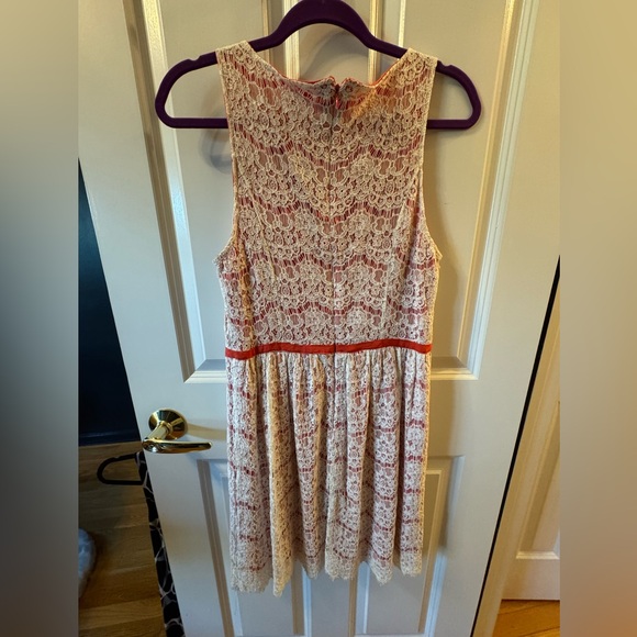 Dress. - Picture 3 of 4